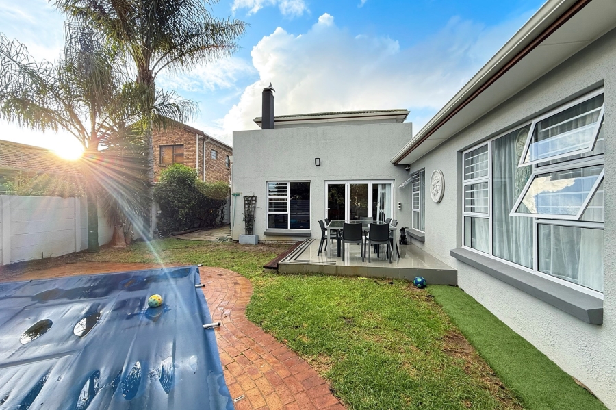 2 Bedroom Property for Sale in Welgelegen 3 Western Cape